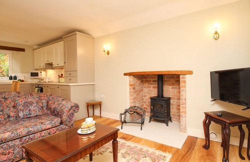 Upwey Cabaña | MILL COTTAGE, romantic, with a garden in Upwey