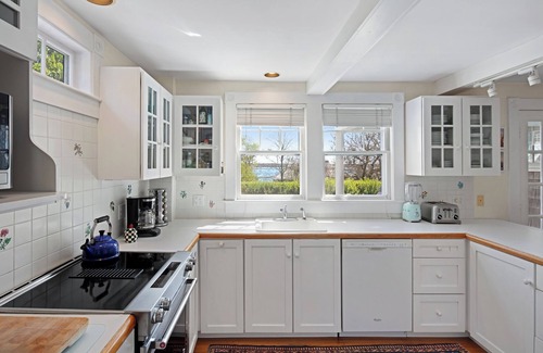 Vineyard Haven Casa | Mill Hill - A poca distancia de la ciudad y ferry con vista al mar