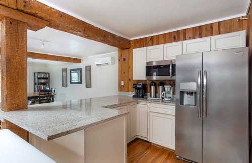 Flat Rock Condominio | Mill House Nest/Lakefront Unit @ Historical Resort/Travel Nurses Welcome/Canoes/Tennis/Pets Ok