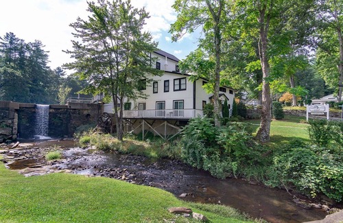 Flat Rock Condominio | Mill House Nest/Lakefront Unit @ Historical Resort/Travel Nurses Welcome/Canoes/Tennis/Pets Ok