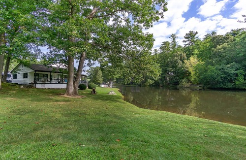 Flat Rock Condominio | Mill House Nest/Lakefront Unit @ Historical Resort/Travel Nurses Welcome/Canoes/Tennis/Pets Ok