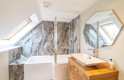 Blairgowrie Casa | Mill House with Hot Tub