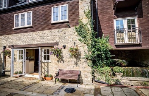 Burford Cabaña | Mill Race, BURFORD