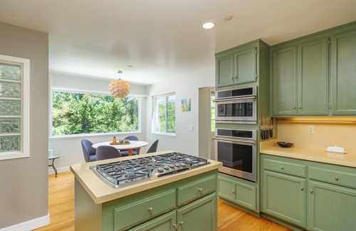 Mill Valley Casa | Mill Valley Luxe Forest Escape - 3BR - Views - Huge Decks - Gym - Private