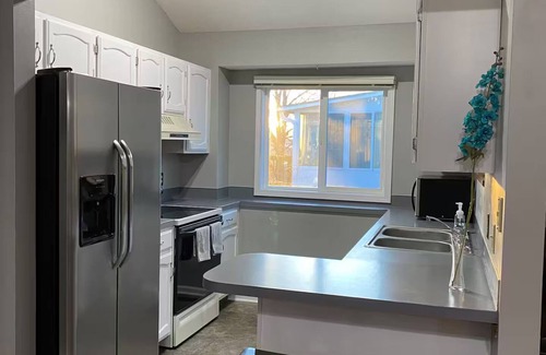 Millard Casa | Millard West Omaha 4 bed, 3 bath