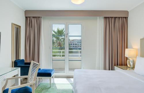 Dubai Investment Park Apartamento | Millennium Lakeview Residences