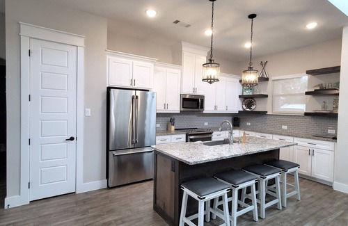 Pottsboro Casa | Miller's Cove on Lake Texoma! Luxury Lakeview Home built in 2017!