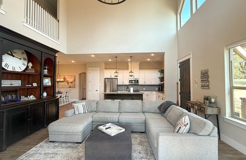 Pottsboro Casa | Miller's Cove on Lake Texoma! Luxury Lakeview Home built in 2017!