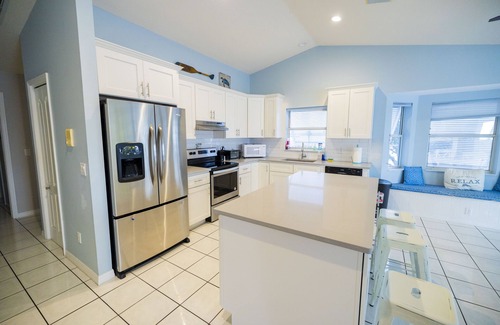 Crystal Shores Casa | Million Dollar House y View on Main River. Tiene 15. Piscina, muelle, kayaks.