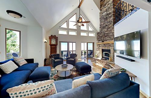 Crestline Casa | Million Dollar Mountain View