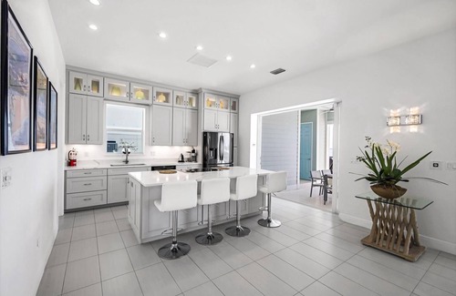 Yacht Club Villa | Million Dollar Riverfront Home en la ubicación exclusiva del Yacht Club