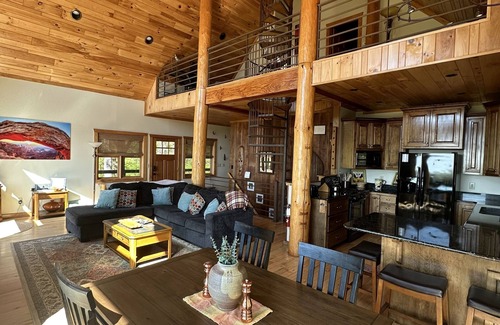 Lenoir Casa | Million-dollar view, Hot tub, pool table, foosball, fire pit high-speed internet