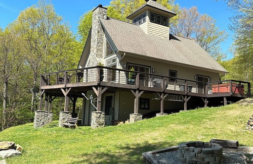 Lenoir Casa | Million-dollar view, Hot tub, pool table, foosball, fire pit high-speed internet