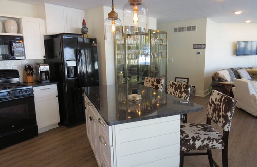 Boyne City Casa | Hermosa casa nueva frente al lago!