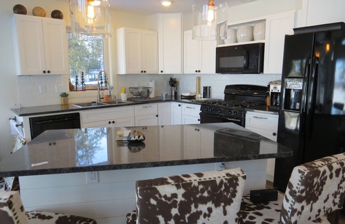 Boyne City Casa | Hermosa casa nueva frente al lago!