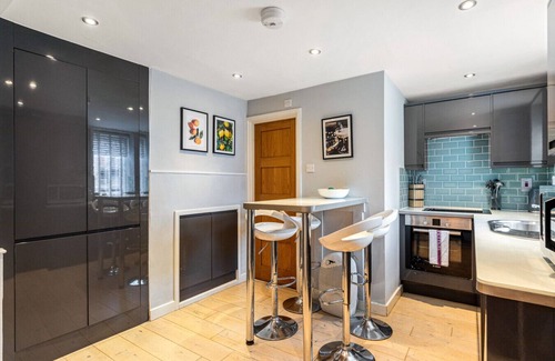 Henley Casa | Mills Cottage - Sleeps 4