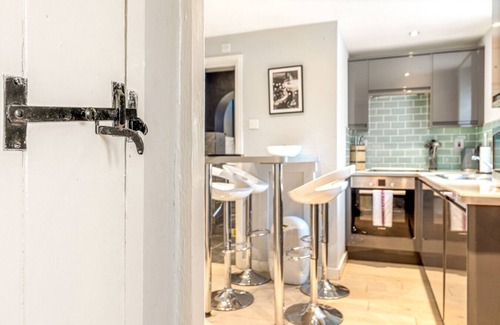 Henley Casa | Mills Cottage - Sleeps 4