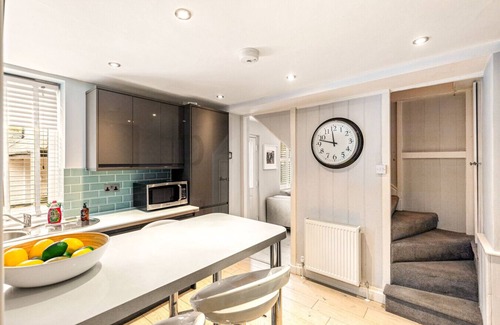 Henley Casa | Mills Cottage - Sleeps 4