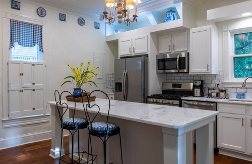 Bardstown Cabaña | Millstone Cottage, 2 BR / 1 BA / Patio- Downtown