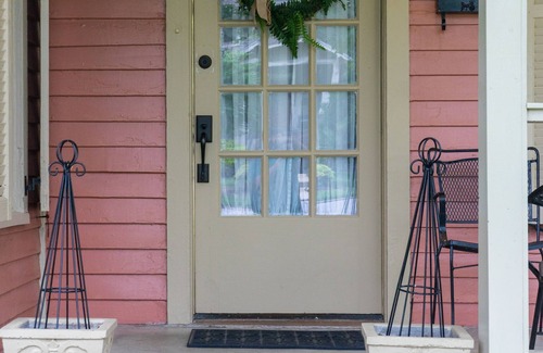 Bardstown Cabaña | Millstone Cottage, 2 BR / 1 BA / Patio- Downtown
