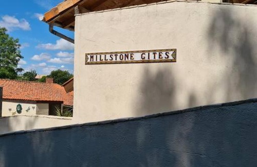 Chassenon Apartamento | Millstone Gite 2, two bed apartment + shared pool