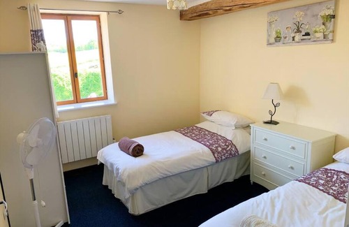 Chassenon Apartamento | Millstone Gite 2, two bed apartment + shared pool