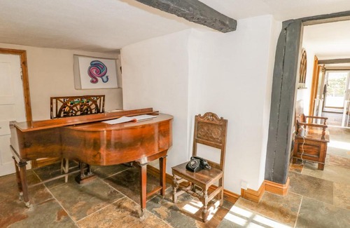 Gumley Casa | Millstone House