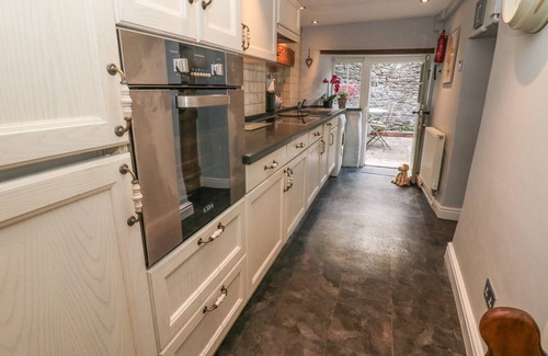 Castleton Cabaña | MILLSTREAM COTTAGE, family friendly in Castleton, Peak District