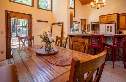 Dorrington Cabina | Millville Chalet w/ Summer Pool Access!