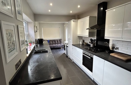 Grantham Casa | Millwright Villa - beautiful Victorian detached home that sleeps up to 7