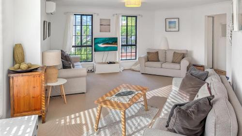 Vincentia Casa | Milo's at the Bay by Experience Jervis Bay