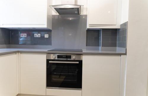 Milton Keynes Casa | Milton Keynes Retreat - 4 Bedroom Luxury House