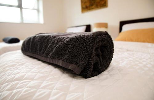 Milton Keynes Casa | Milton Keynes Retreat - 4 Bedroom Luxury House