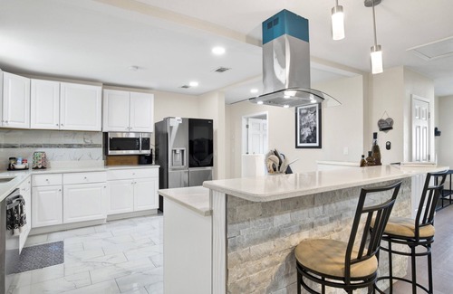 Warrington Casa | Milton Road Retreat~ Downtown~ Beaches