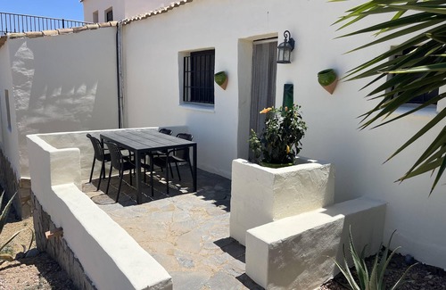 Huercal-Overa Apartamento | Miluna Oasis Suites - Sleeps4-pool-mountainview