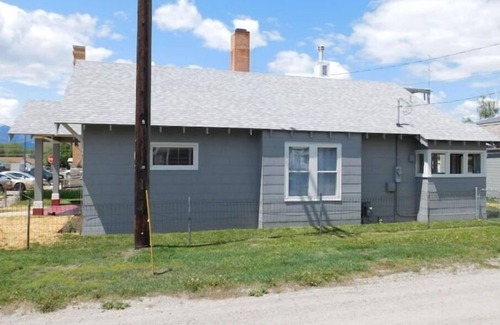 Deer Lodge Casa | Milwaukee Road House (New) Historic Deer Lodge