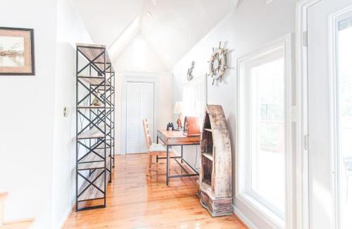 Jennings Lodge Casa | Milwaukie Riverfront Guest House