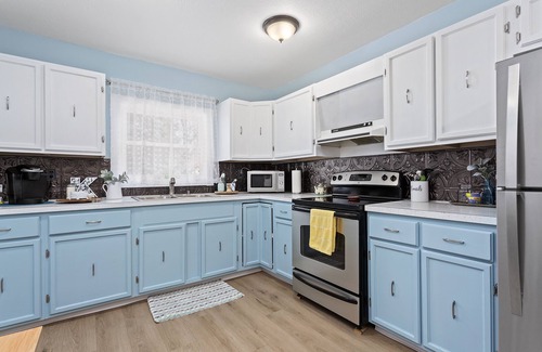 Huron Casa | Mimi's Cottage, Minutes away from Sports Force Parks and Cedar Point