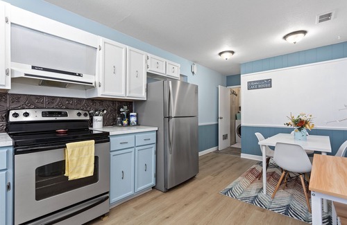 Huron Casa | Mimi's Cottage, Minutes away from Sports Force Parks and Cedar Point