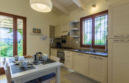 Mondavio Apartamento | Mimosa apartment in Agriturismo Villa Beatrice, just 15 minutes from the beach
