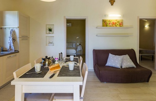 Mondavio Apartamento | Mimosa apartment in Agriturismo Villa Beatrice, just 15 minutes from the beach