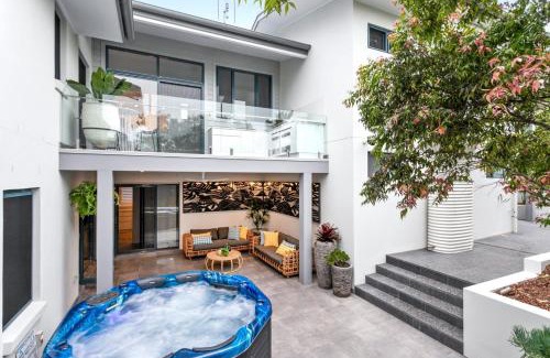 Hyams Beach Casa | Mimosa Lodge - 250m to Chinamans Beach in Jervis Bay!
