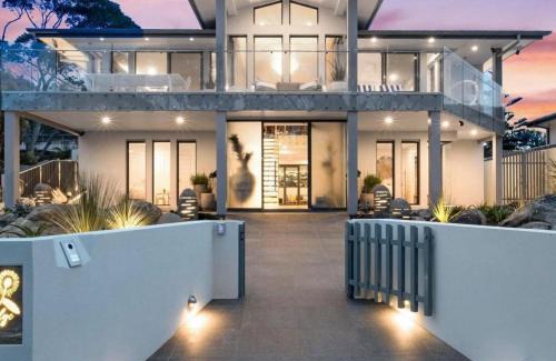 Hyams Beach Casa | Mimosa Lodge - 250m to Chinamans Beach in Jervis Bay!