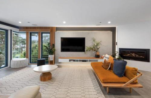 Hyams Beach Casa | Mimosa Lodge - 250m to Chinamans Beach in Jervis Bay!