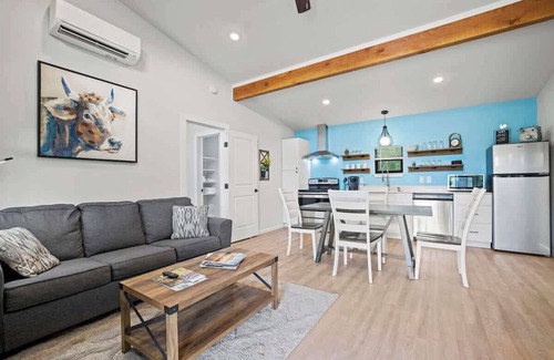 Fredericksburg Casa | Mimosa Waterfront with Hot Tub