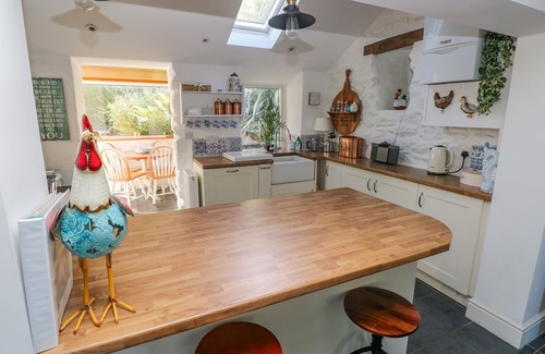 Goodwick Cabaña | MIN Y FFORDD, pet friendly, character holiday cottage in Mathry