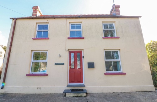 Goodwick Cabaña | MIN Y FFORDD, pet friendly, character holiday cottage in Mathry