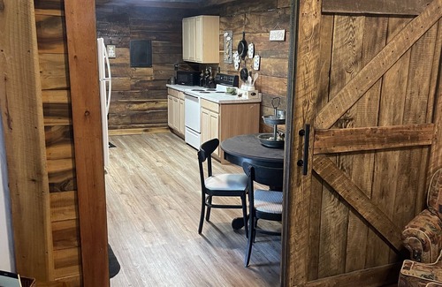 Baxter Cabina | Mine Lick Creek Resort 128