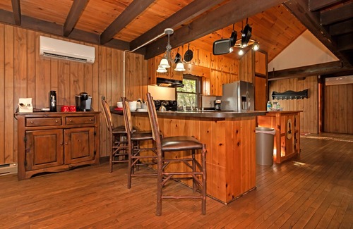 Pisgah Forest Cabina | Mine Mountain Cabin, convenient location!! 4 bedrooms, real log cabin