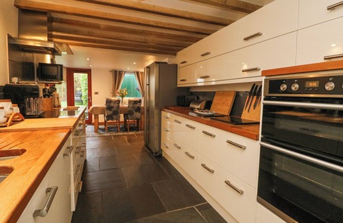 Troon Casa | DESCANSO PARA MINEROS, admite mascotas, con chimenea en Troon, Ref 999183